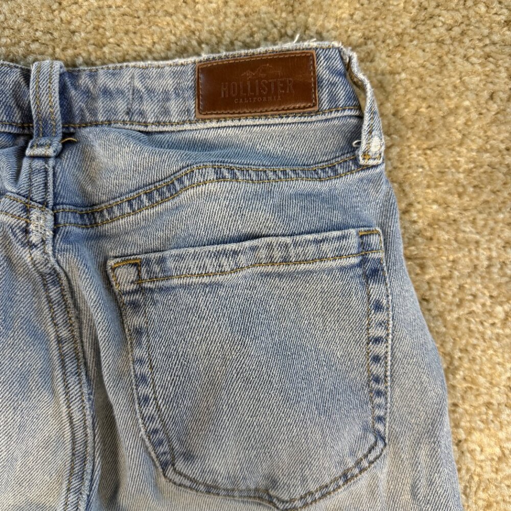 Hollister Womens Ultra High Rise Mom Jean Light Wash Distressed Size 1S F430 - Picture 11 of 16